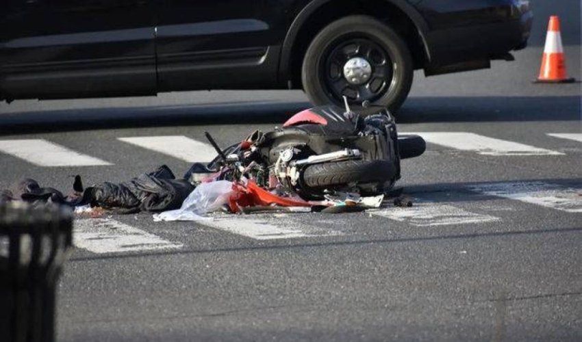 Gəncədə moped maşınla toqquşub - Xəsarət alan var Gəncədə moped maşınla toqquşub - Xəsarət alan var