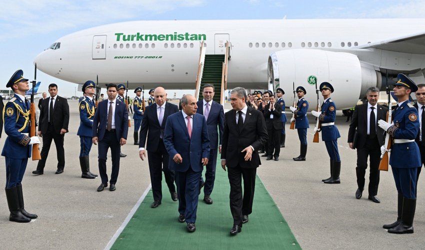 Qurbanqulu Berdiməhəmmədov Azərbaycana səfərə gəlib Qurbanqulu Berdiməhəmmədov Azərbaycana səfərə gəlib
