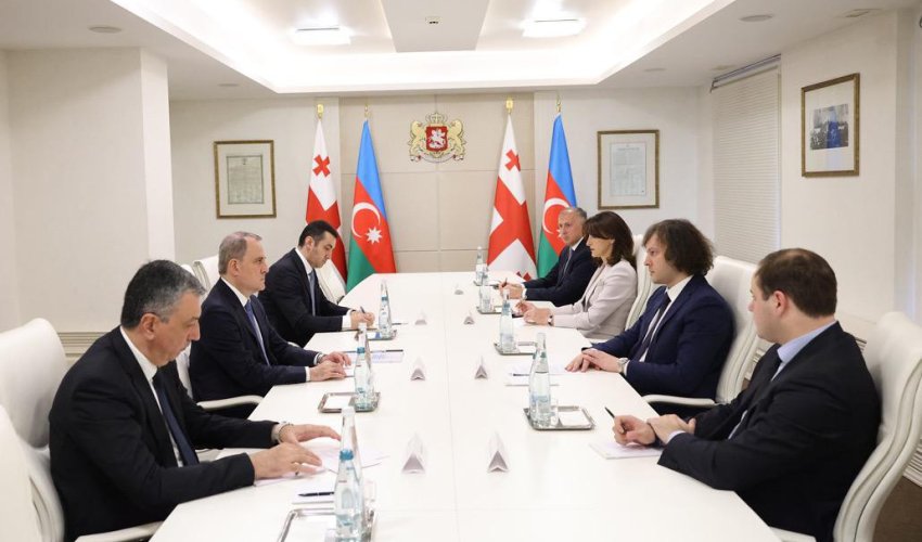 Kobaxidze Ceyhun Bayramovu qəbul edib Kobaxidze Ceyhun Bayramovu qəbul edib