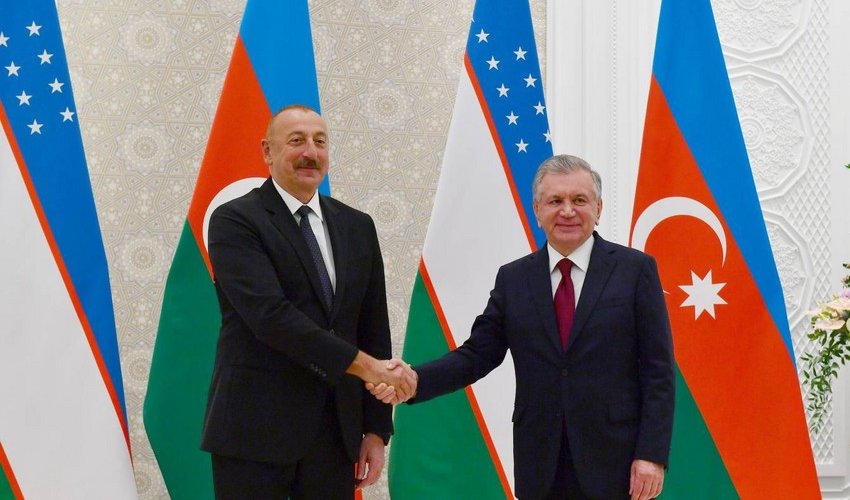 Президент Азербайджана Ильхам Алиев позвонил президенту Узбекистана
Президент Азербайджана Ильхам Алиев позвонил президенту Узбекистана