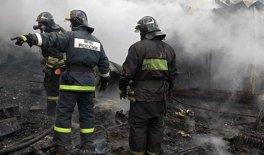 

В Кузбассе при пожаре в доме погибли четыре человека
