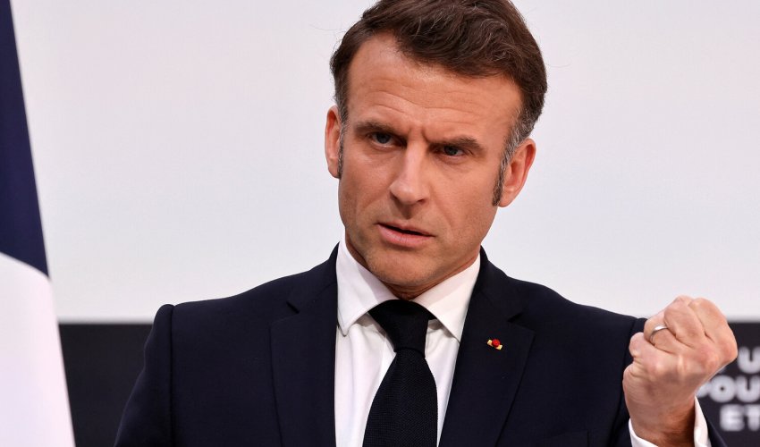 Макрон пообещал усилить давление на Россию 
