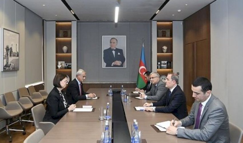 XİN rəhbəri Beynəlxalq Qızıl Xaç Komitəsinin nümayəndə heyətini qəbul edib