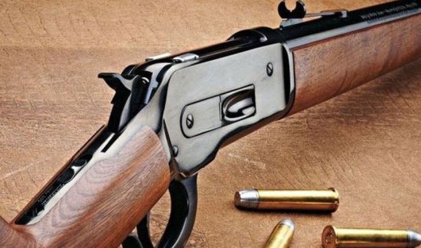 Qanunsuz saxlanılan odlu silah-sursataşkar olunaraq götürülüb Qanunsuz saxlanılan odlu silah-sursataşkar olunaraq götürülüb