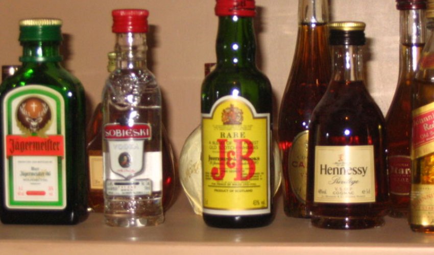 Soçidə alkoqoldan zəhərlənmə nəticəsində azı 10 nəfər ölüb
Soçidə alkoqoldan zəhərlənmə nəticəsində azı 10 nəfər ölüb