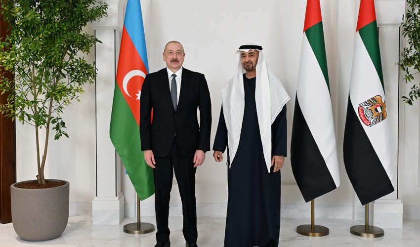 İlham Əliyev BƏƏ Prezidentinə zəng edib İlham Əliyev BƏƏ Prezidentinə zəng edib
