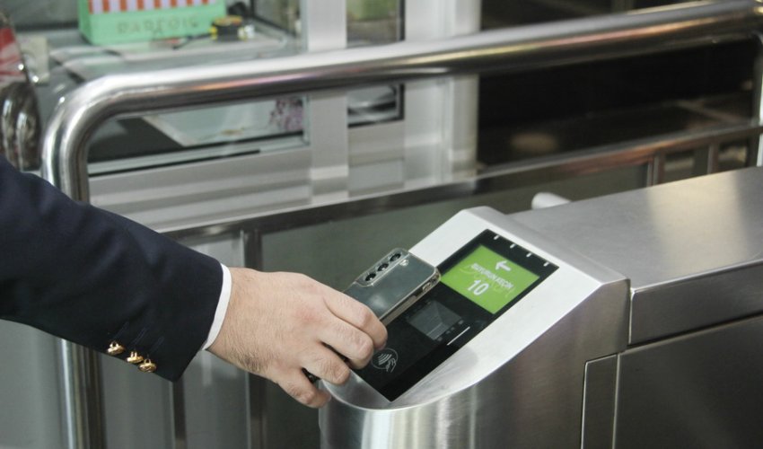 Metroda QR-kodla ödənişlərdə problem yarandı Metroda QR-kodla ödənişlərdə problem yarandı