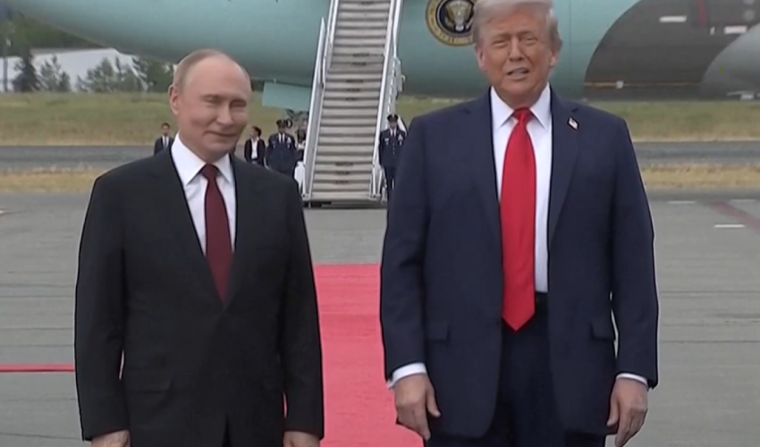 Путин и Трамп встретились перед саммитом - Обновлено Путин и Трамп встретились перед саммитом - Обновлено