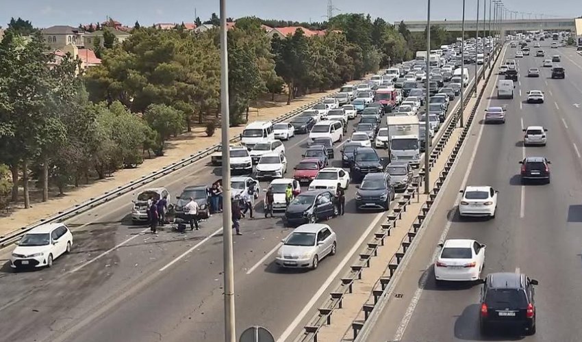 Aeroport yolunda qəza baş verib
