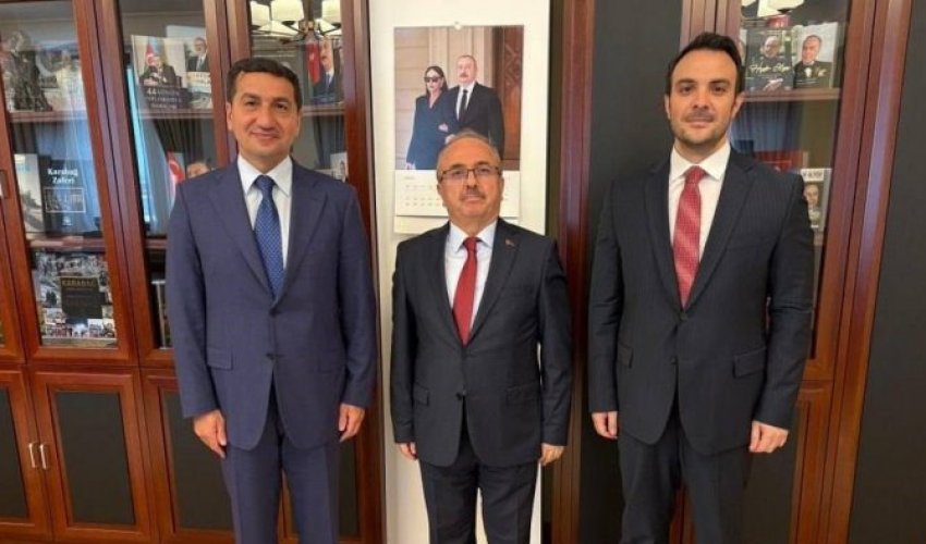 Hikmət Hacıyev türkiyəli səfirlə Azərbaycan-Ermənistan sülh prosesini müzakirə edib