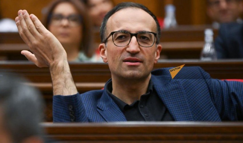 
Ermənistanın keçmiş səhiyyə naziri Arsen Torozyan deputat mandatından imtina edib