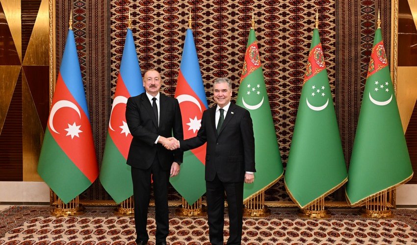 İlham Əliyevin Qurbanqulu Berdiməhəmmədovla təkbətək görüşü başlayıb
İlham Əliyevin Qurbanqulu Berdiməhəmmədovla təkbətək görüşü başlayıb