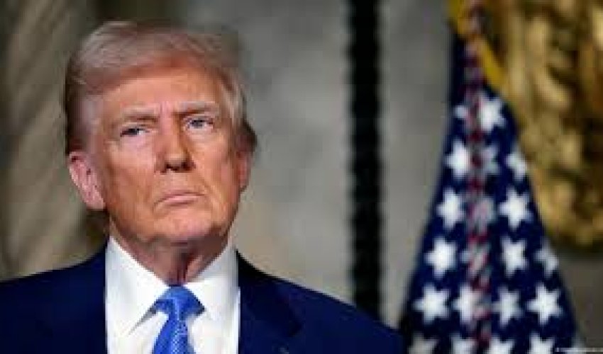 Трамп пригрозил губернатору Иллинойса Трамп пригрозил губернатору Иллинойса