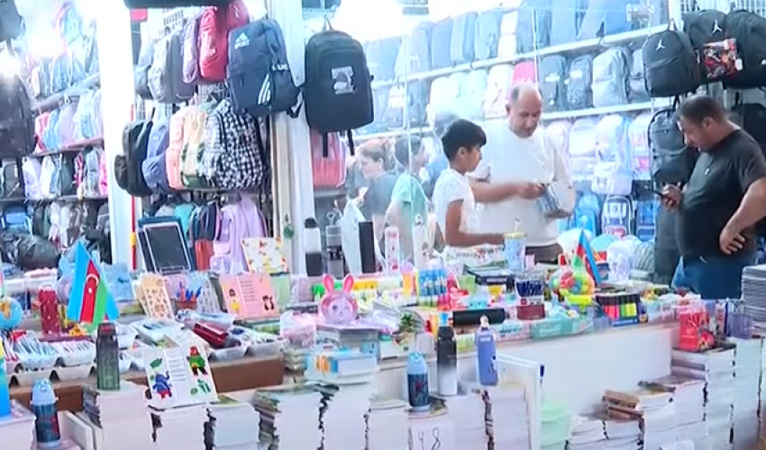 Məktəbli ləvazimatlarının qiymətində artım valideynləri narahat edir - Video Məktəbli ləvazimatlarının qiymətində artım valideynləri narahat edir - Video