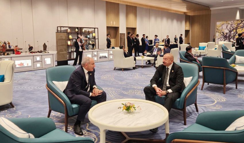 Prezident Paşinyanla görüşüb Prezident Paşinyanla görüşüb