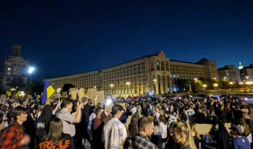 Украинцы протестуют на Майдане Украинцы протестуют на Майдане