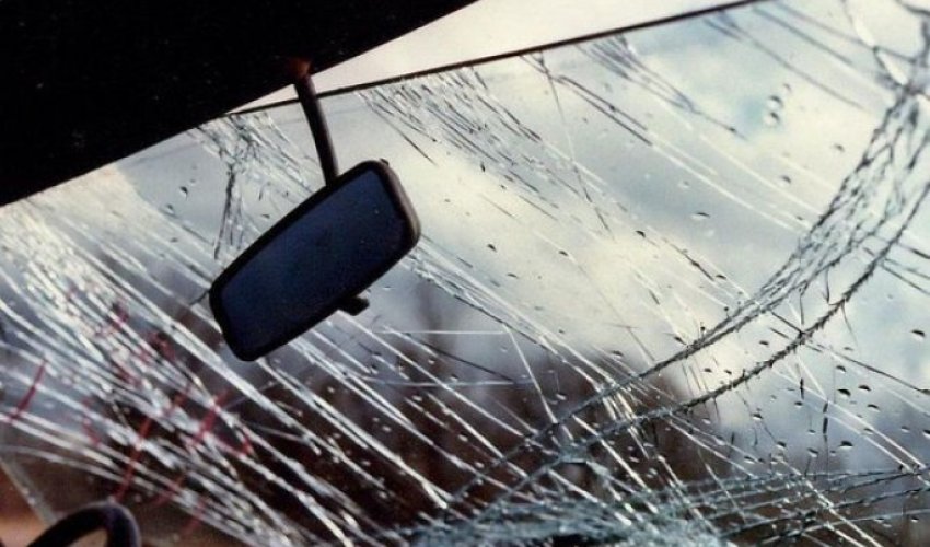 В Шамкире машина скорой помощи упала с моста, есть пострадавшие В Шамкире машина скорой помощи упала с моста, есть пострадавшие