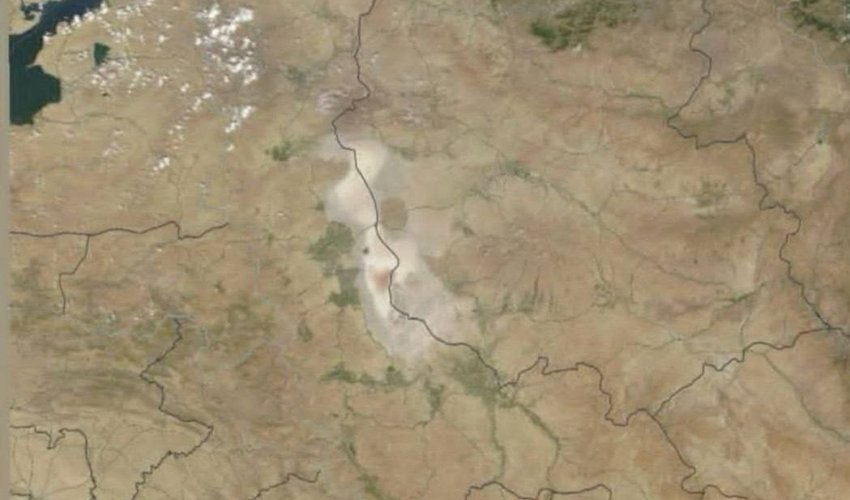 Urmiyə gölü demək olar ki, quruyub — NASA Urmiyə gölü demək olar ki, quruyub — NASA
