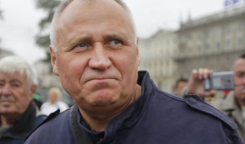 Freed Belarus opposition leader refuses to leave country