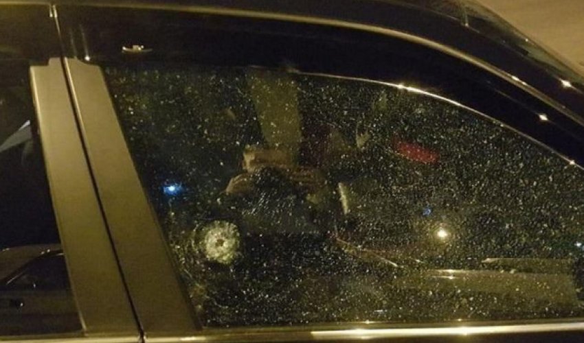 В Брюсселе обстреляли автомобиль польского евродепутата В Брюсселе обстреляли автомобиль польского евродепутата