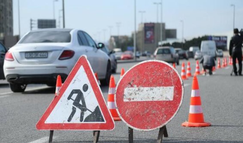 В Баку будет ограничено движение на двух дорогах