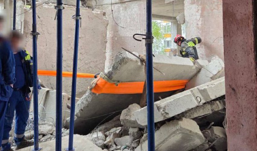 Moskvada məktəbdə tikinti konstruksiyaları uçub, ölənlər var Moskvada məktəbdə tikinti konstruksiyaları uçub, ölənlər var