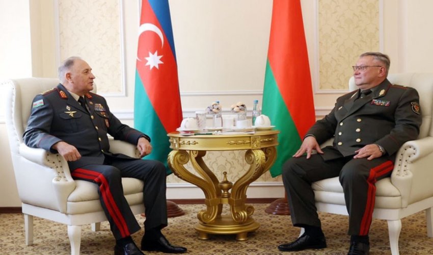 Начальник Генштаба Азербайджанской Армии встретился с белорусским коллегой
Начальник Генштаба Азербайджанской Армии встретился с белорусским коллегой