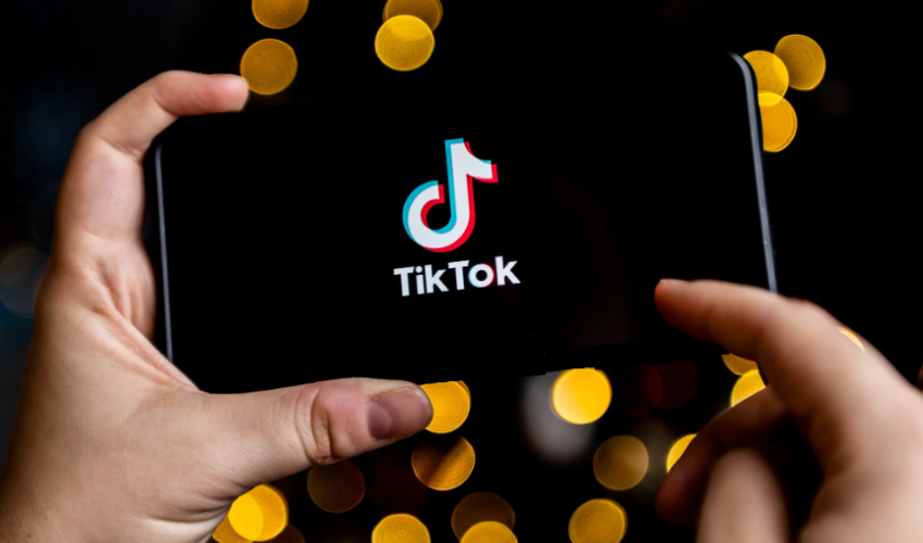 Tramp $14 milyardlıq TikTok müqaviləsini təsdiqləyən fərman imzalayıb