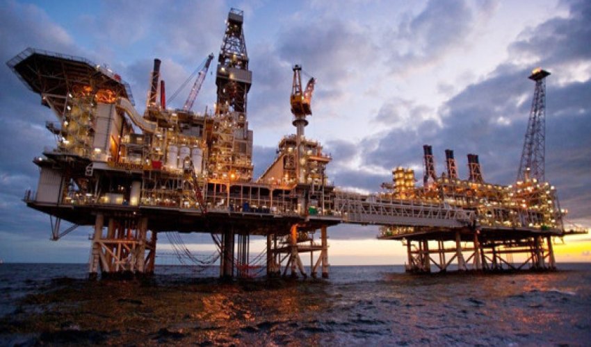 Азербайджанская нефть продолжает дешеветь