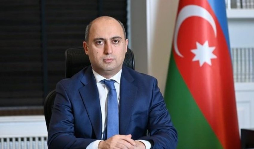 Nazir müəllimləri təbrik etdi