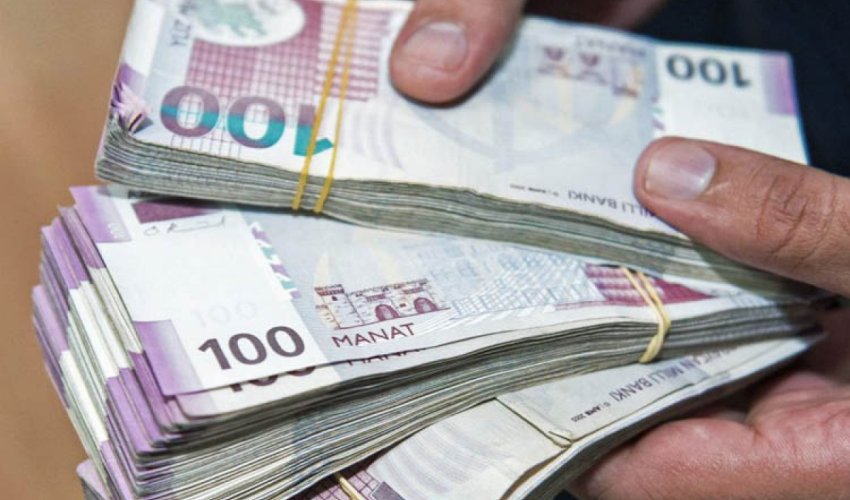 
Bakıda üç nəfərin 28 min manatı ələ keçirilib