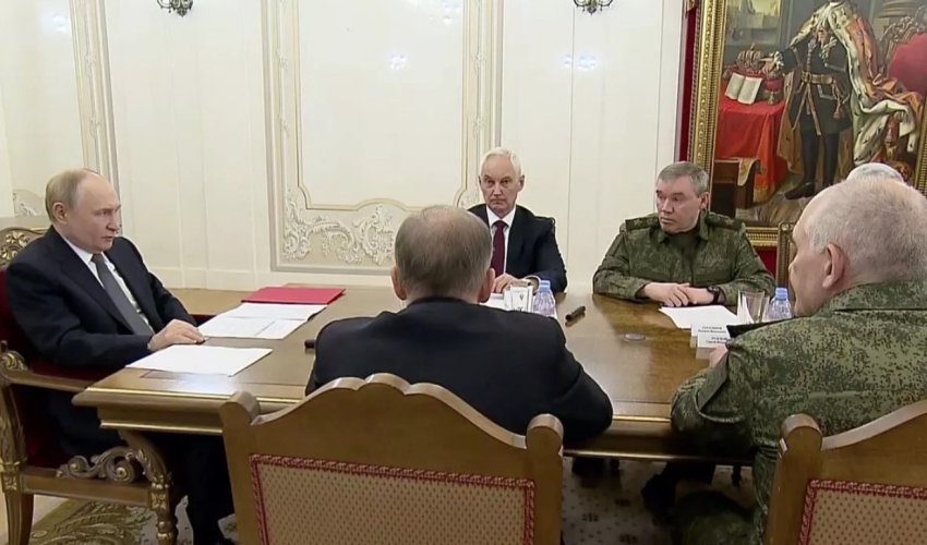 Путин отметил 73-летие среди военных в Петербурге Путин отметил 73-летие среди военных в Петербурге