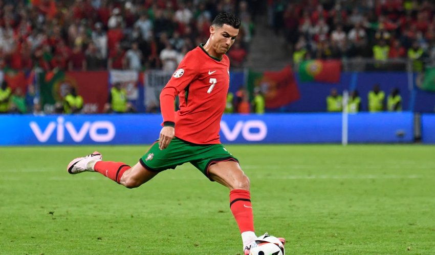 Ronaldo Bloomberg milyarderlər siyahısına düşən ilk futbolçu olub