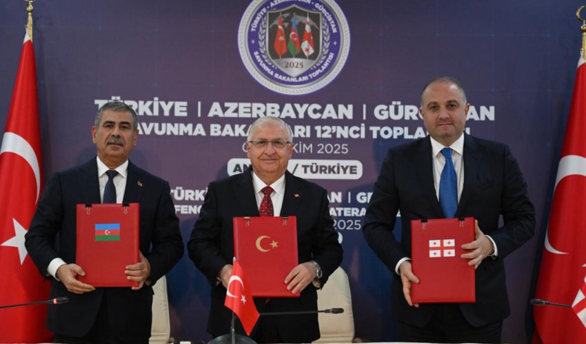 Müdafiə nazirlərinin üçtərəfli görüşü keçirilib Müdafiə nazirlərinin üçtərəfli görüşü keçirilib