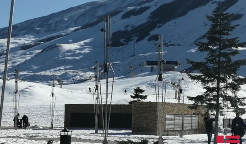 Şahdağ və Gədəbəyə qar yağıb -FAKTİKİ HAVA
Şahdağ və Gədəbəyə qar yağıb -FAKTİKİ HAVA