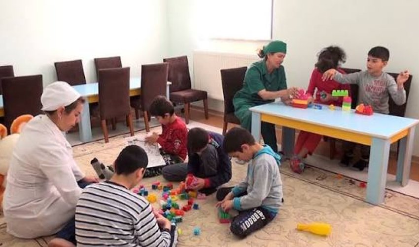 Azərbaycanda 49 minə yaxın sağlamlıq imkanları məhdud şagirdlər adi məktəblərdə oxuyur - Nazir müavini