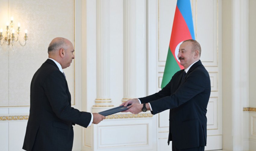 İlham Əliyev Misirin yeni səfirinin etimadnaməsini qəbul edib İlham Əliyev Misirin yeni səfirinin etimadnaməsini qəbul edib