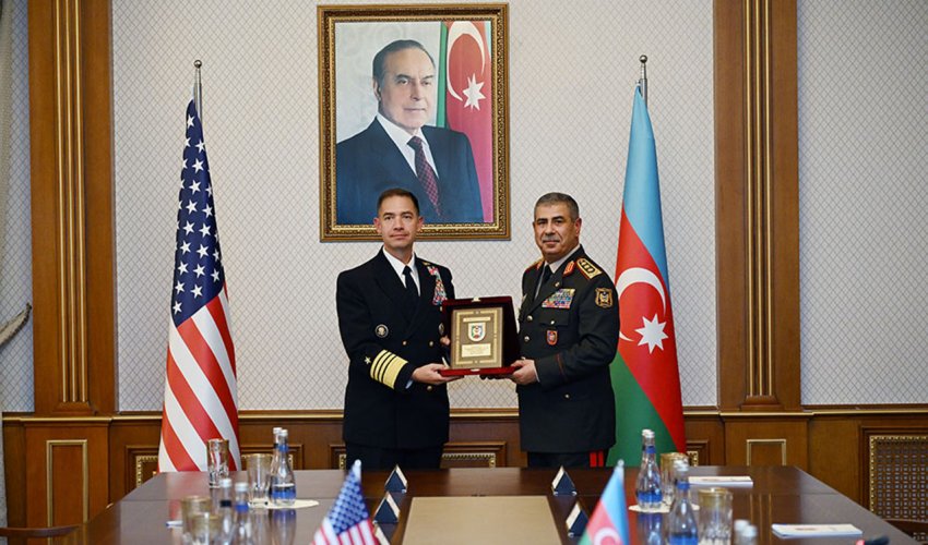 Zakir Həsənov ABŞ Mərkəzi Komandanlığının komandanı ilə görüşüb - Video Zakir Həsənov ABŞ Mərkəzi Komandanlığının komandanı ilə görüşüb - Video