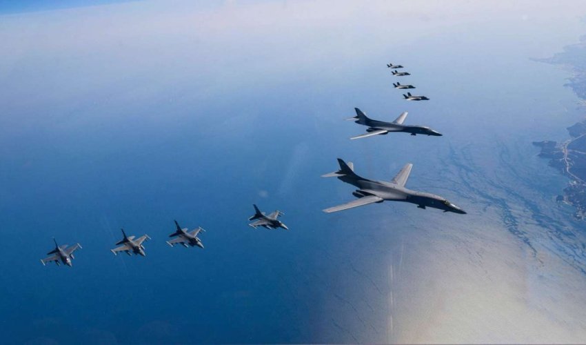 Американские бомбардировщики прибыли в Японию Американские бомбардировщики прибыли в Японию
