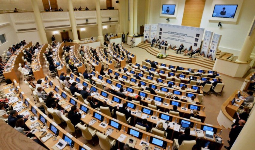 Gürcüstanın müxalif partiyası parlamenti boykota son qoyub Gürcüstanın müxalif partiyası parlamenti boykota son qoyub