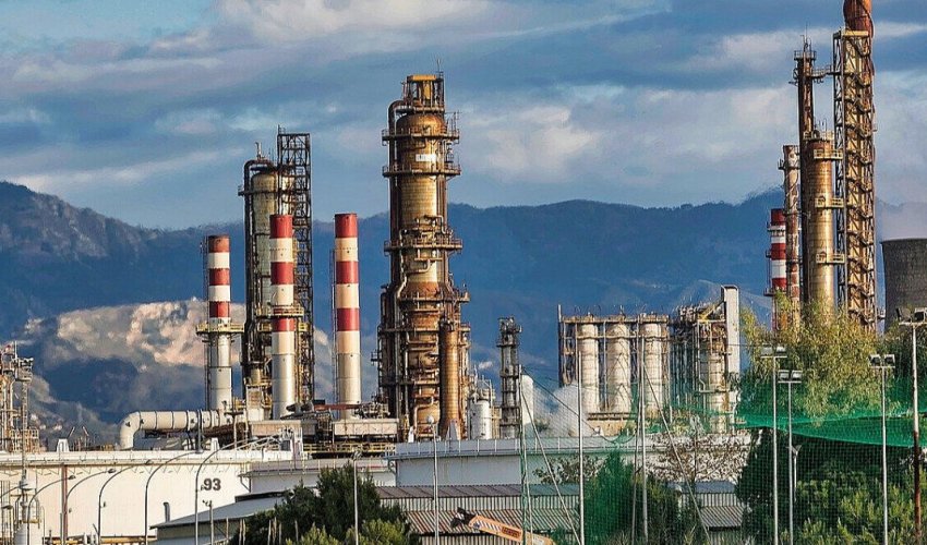 Rumıniyada “Lukoil” zavodunda partlayış olub, bir nəfər xəsarət alıb Rumıniyada “Lukoil” zavodunda partlayış olub, bir nəfər xəsarət alıb