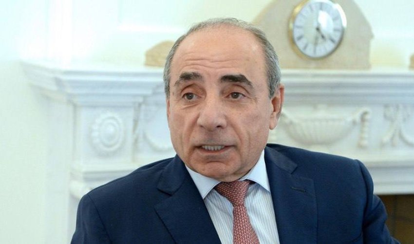 Yaqub Eyyubov “İstiqlal” ordeni ilə təltif edilib
Yaqub Eyyubov “İstiqlal” ordeni ilə təltif edilib