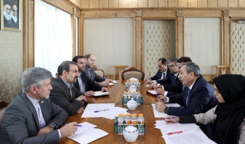 Халафов встретился с советником Пезешкиана