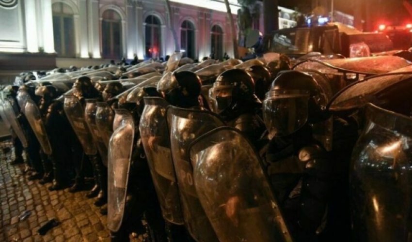 В Тбилиси задержания на акции протеста В Тбилиси задержания на акции протеста