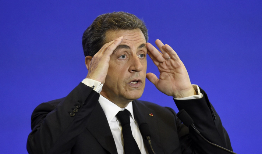 В Сеть попало видео издевательств заключённых над Саркози в тюрьме Санте