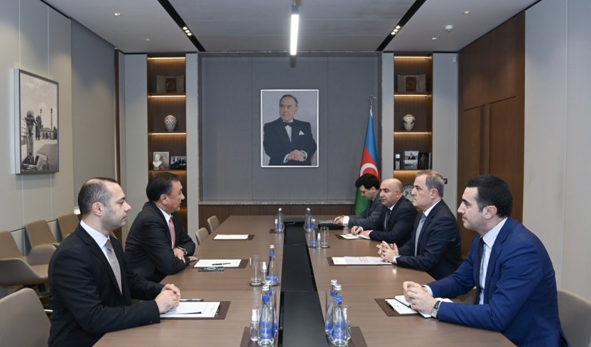 
Ceyhun Bayramov TDT baş katibini qəbul edib