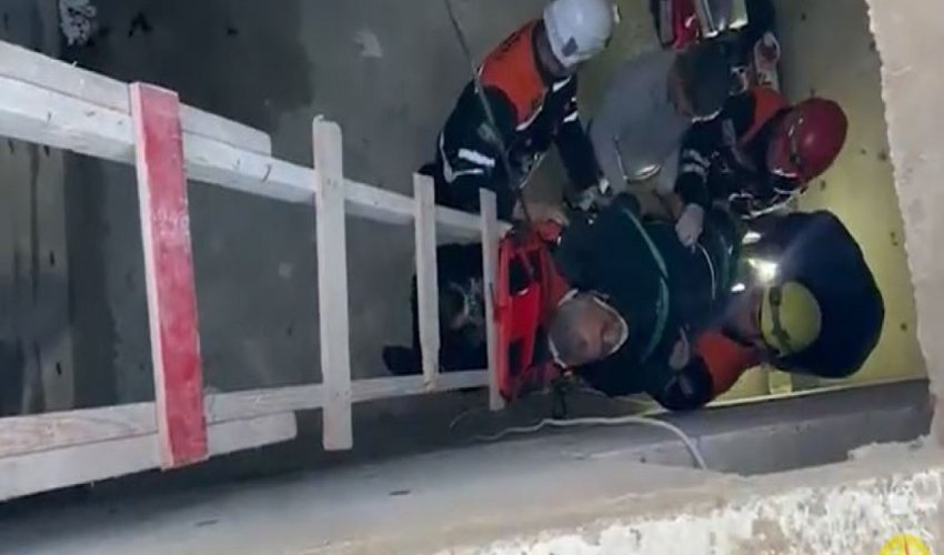 В Баку спасли человека, упавшего в резервуар для воды В Баку спасли человека, упавшего в резервуар для воды