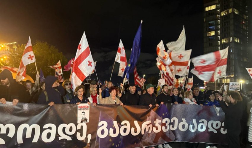 Tbilisidə hökumət əleyhinə aksiya keçirilir Tbilisidə hökumət əleyhinə aksiya keçirilir