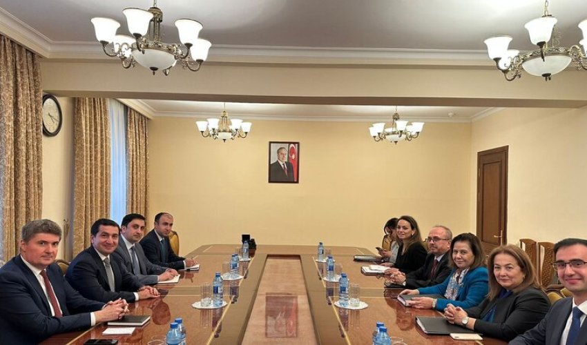 Türkiyəli nazir müavini Hikmət Hacıyev və Xələf Xələfovla görüşüb Türkiyəli nazir müavini Hikmət Hacıyev və Xələf Xələfovla görüşüb