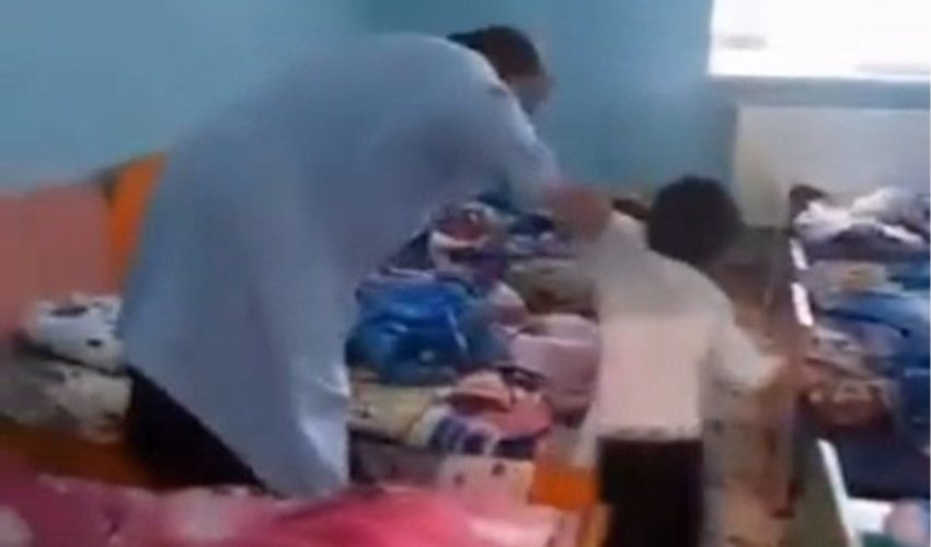 Bağçada uşağa şiddət göstərən dayə işdən azad olunub - Video